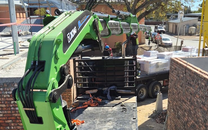 PA集团|中国官网
GSQZ860折叠臂随车起重机在作业中 展现强大稳定的跨障能力