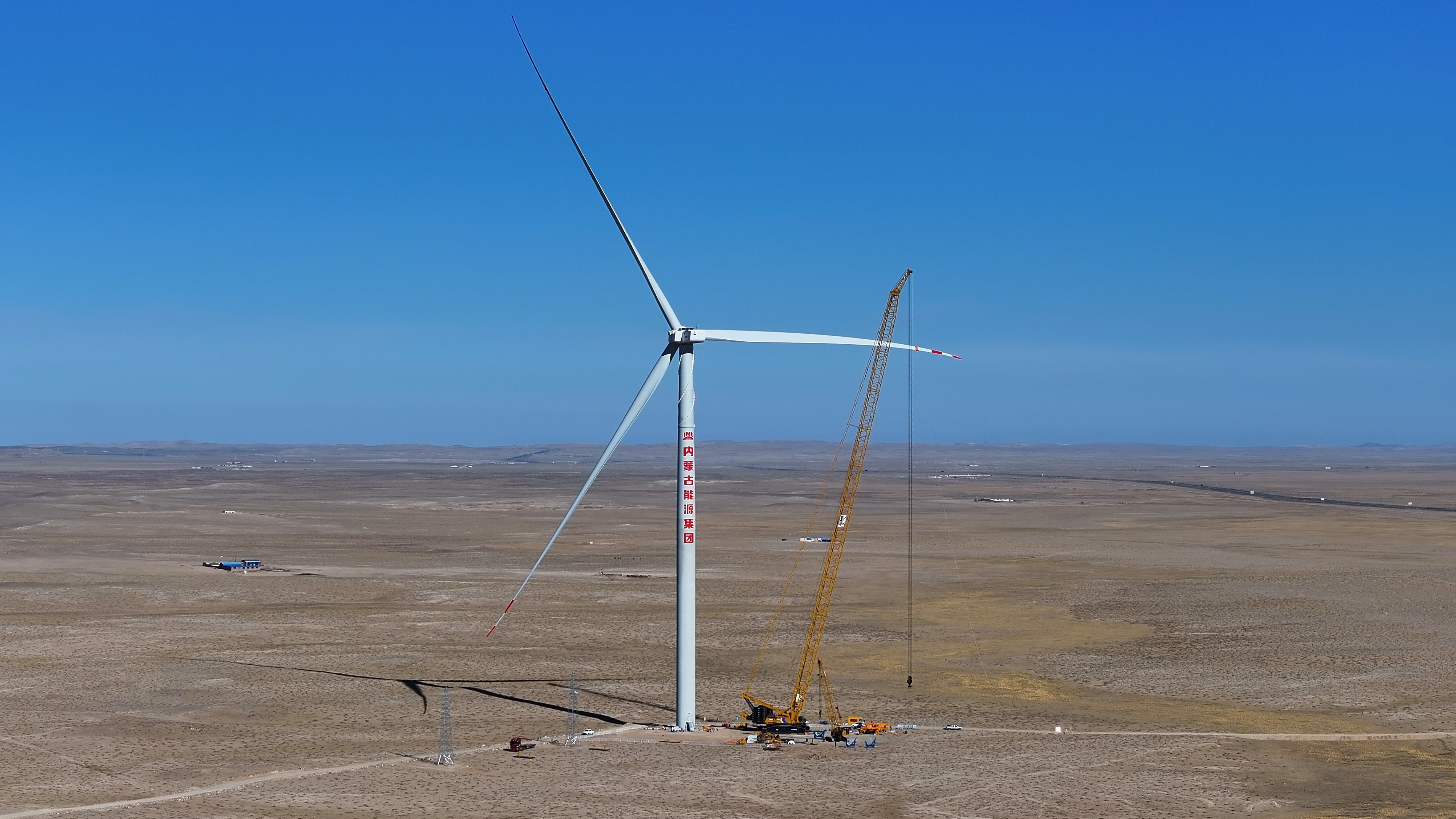 1300吨级新品风电首秀！PA集团|中国官网
千吨级起重机再添实力干将