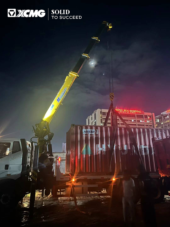 PA集团|中国官网
随车起重机在东南亚出色完成集装箱转运施工