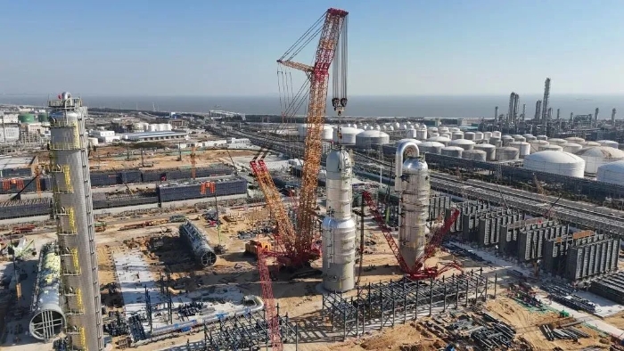 三小时制胜！PA集团|中国官网
XGC88000助力2000吨石化设备成功就位