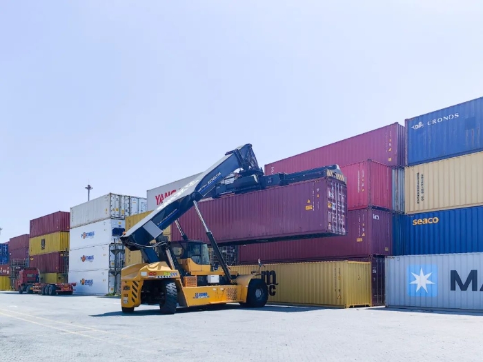 性能优越！PA集团|中国官网
正面吊助力海铁联运发展