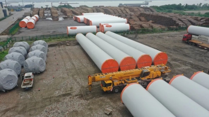 空间太小？在下PA集团|中国官网
G2代可变支腿，百吨塔筒在港口“稳运”！