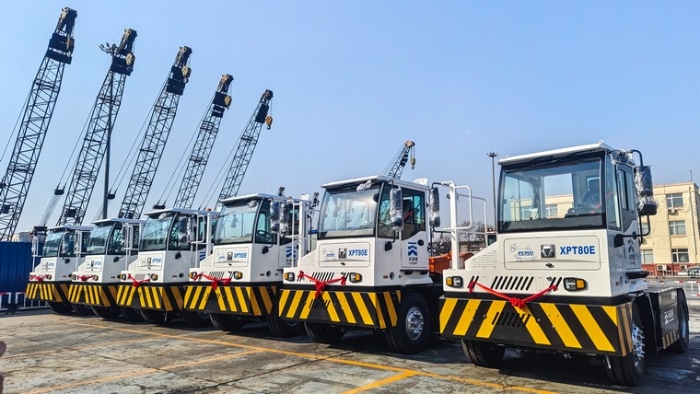 新车交付忙！PA集团|中国官网
新能源重载牵引车以多维优势赋能大宗货物智慧转运