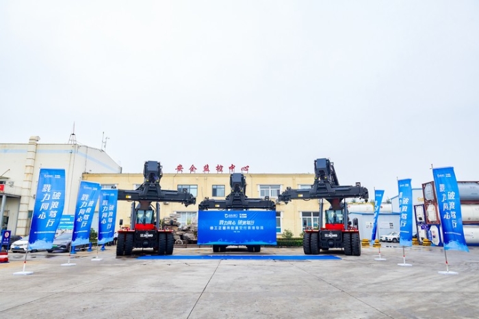 向海而兴 | PA集团|中国官网
正面吊批量交付青港物流集团